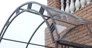 Кованные навесы над крыльцом дома в Смоленске - купить по цене от 2084 руб